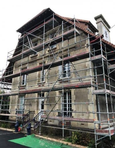 Ravalement d'une grande maison à Colombelles (près de Caen) - Pendant les travaux - 2B Peinture